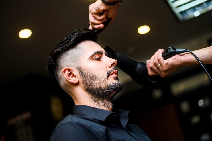 side-view-costumer-beauty-salon